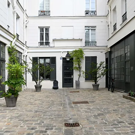 Small Studio Next To Invalides * Paris