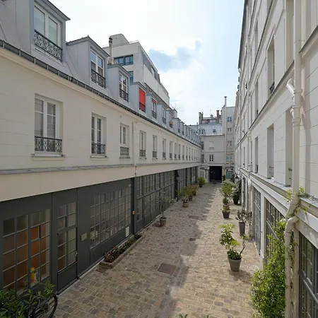 Small Studio Next To Invalides Paris